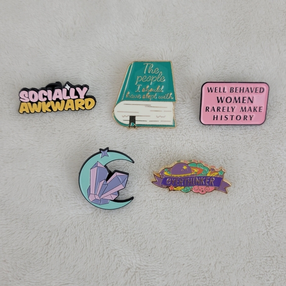 NEW 》 Colorful Enamel Pin Set (5) - Picture 1 of 2